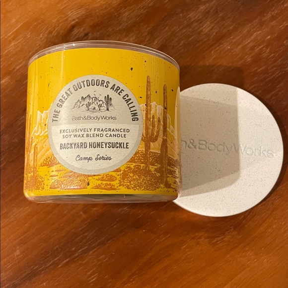 BBW Backyard Honeysuckle 3 Wick Candle - Picture 3 of 4